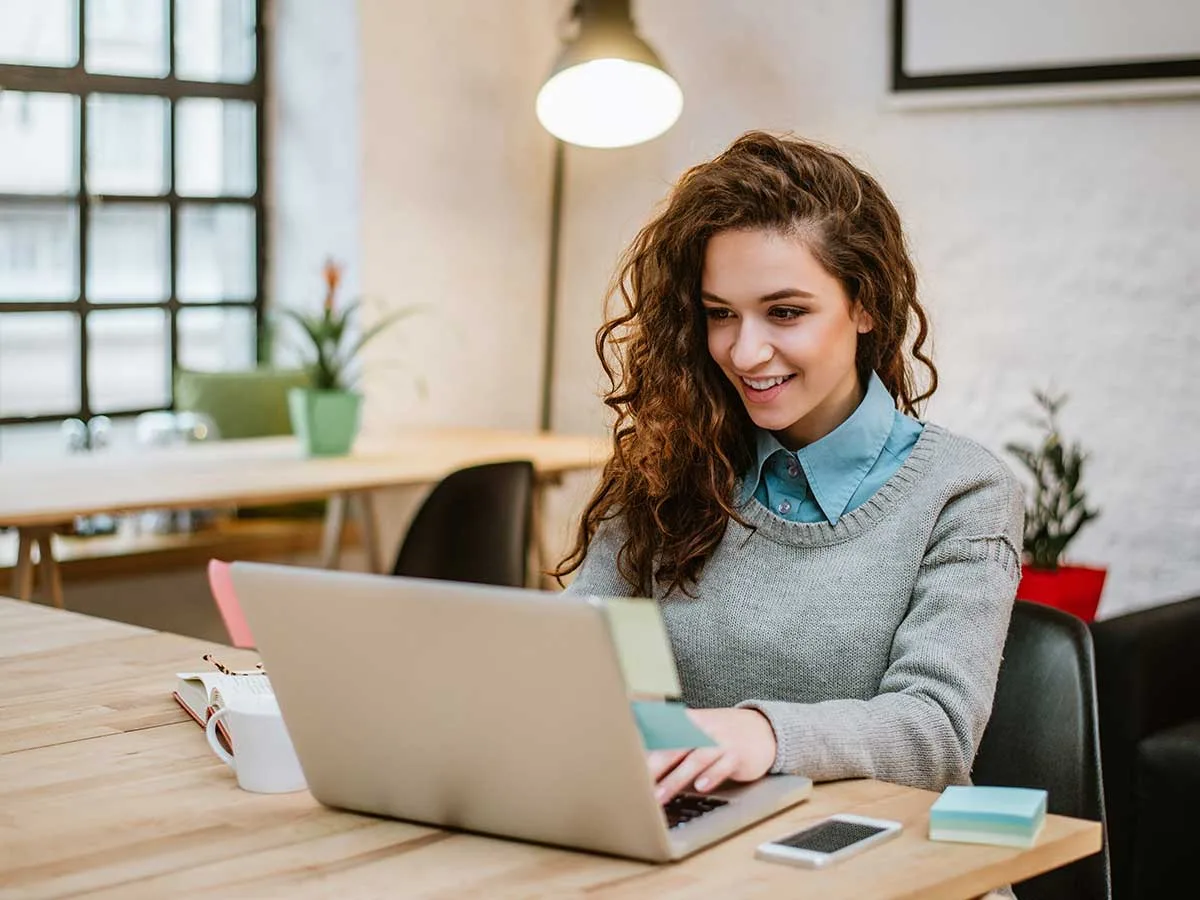 5 beneficios de aprender inglés en línea