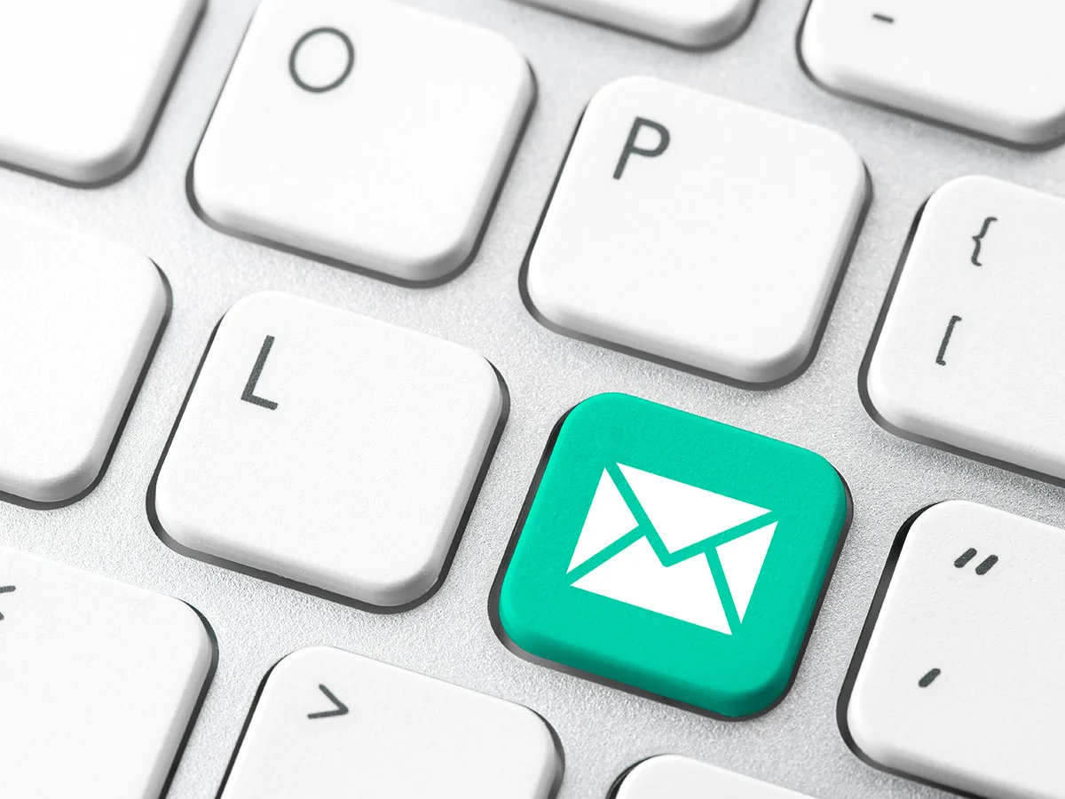 ¿Cómo escribir un correo en inglés?
