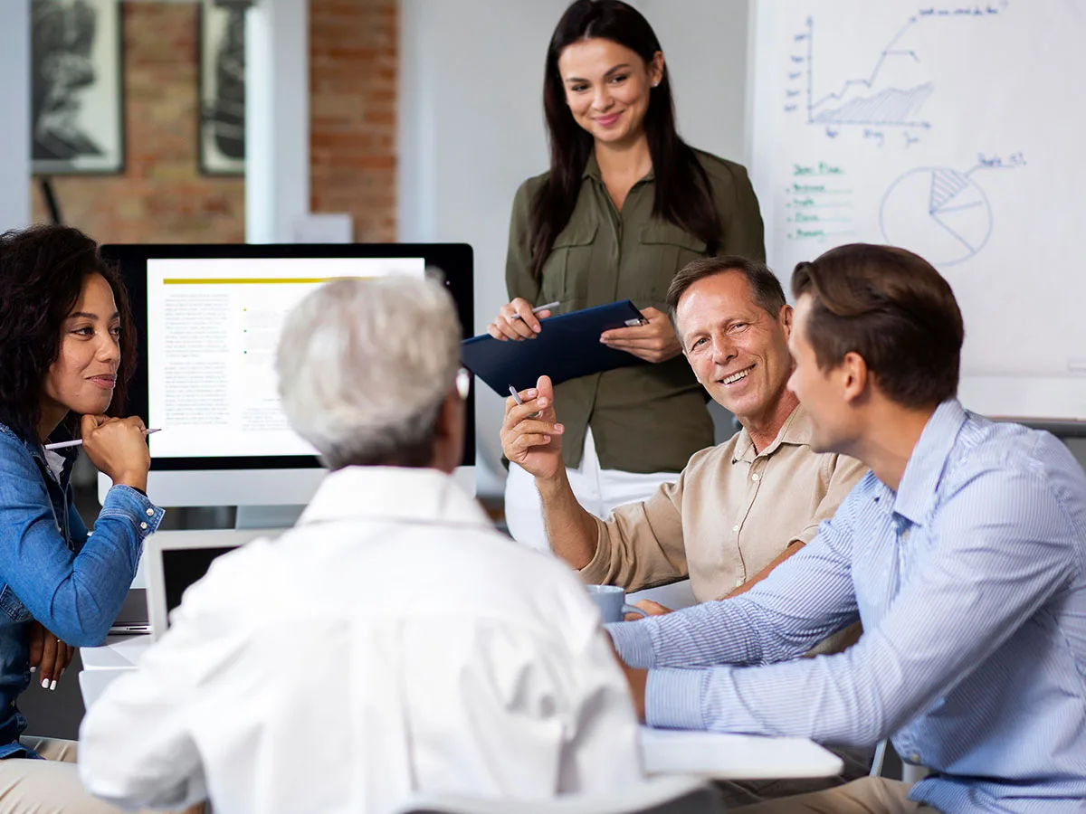 Cómo un equipo bilingüe mejora la comunicación y productividad empresarial